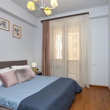 Apartment Near Republic Square Ереван Екстериор снимка