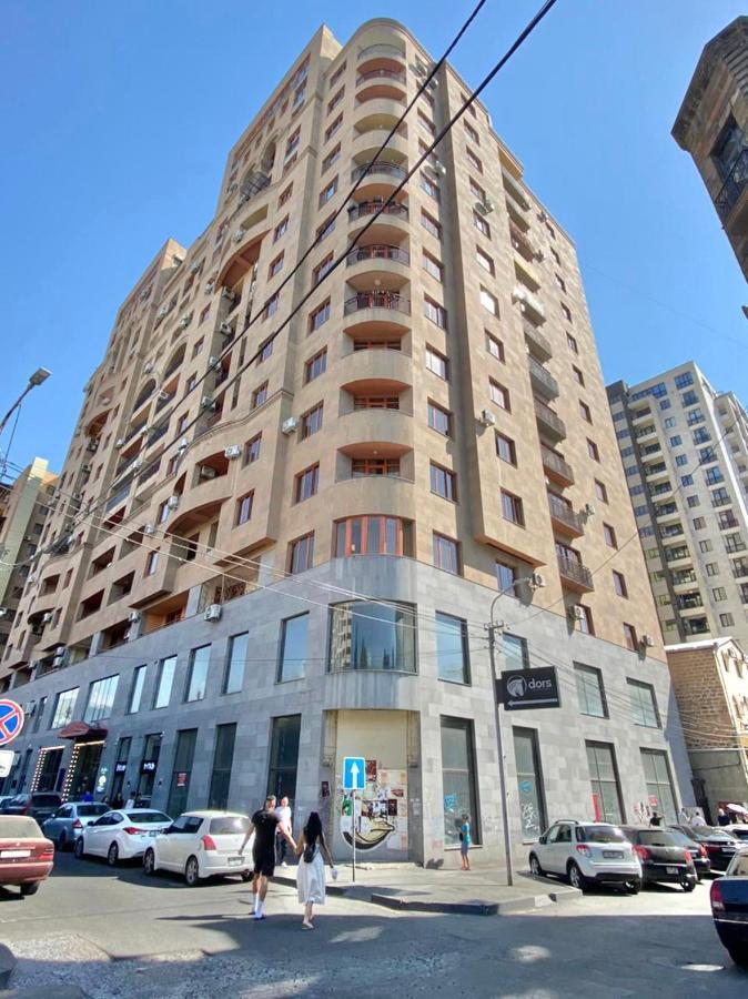 Apartment Near Republic Square Ереван Екстериор снимка