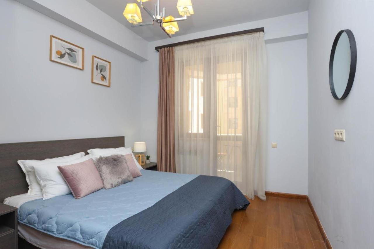 Apartment Near Republic Square Ереван Екстериор снимка