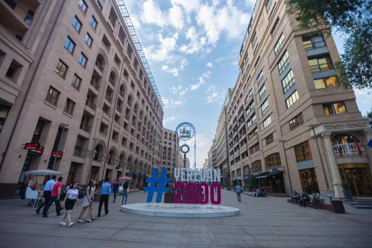 Apartment Near Republic Square Ереван Екстериор снимка